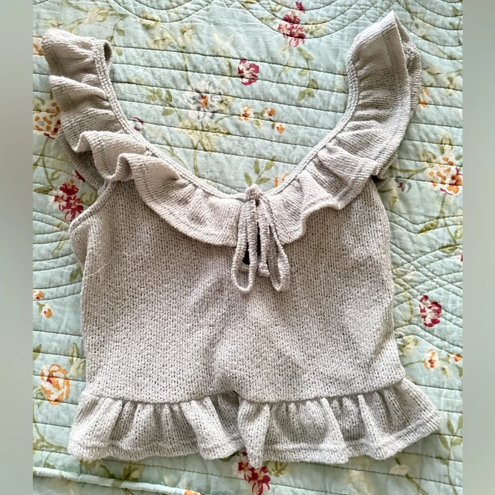 UO Tie-Front Ruffle Knit Grey Tank Top Women’s Size Small - Picture 3 of 5
